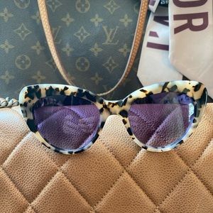 Tortoise shell cat eye sunnies